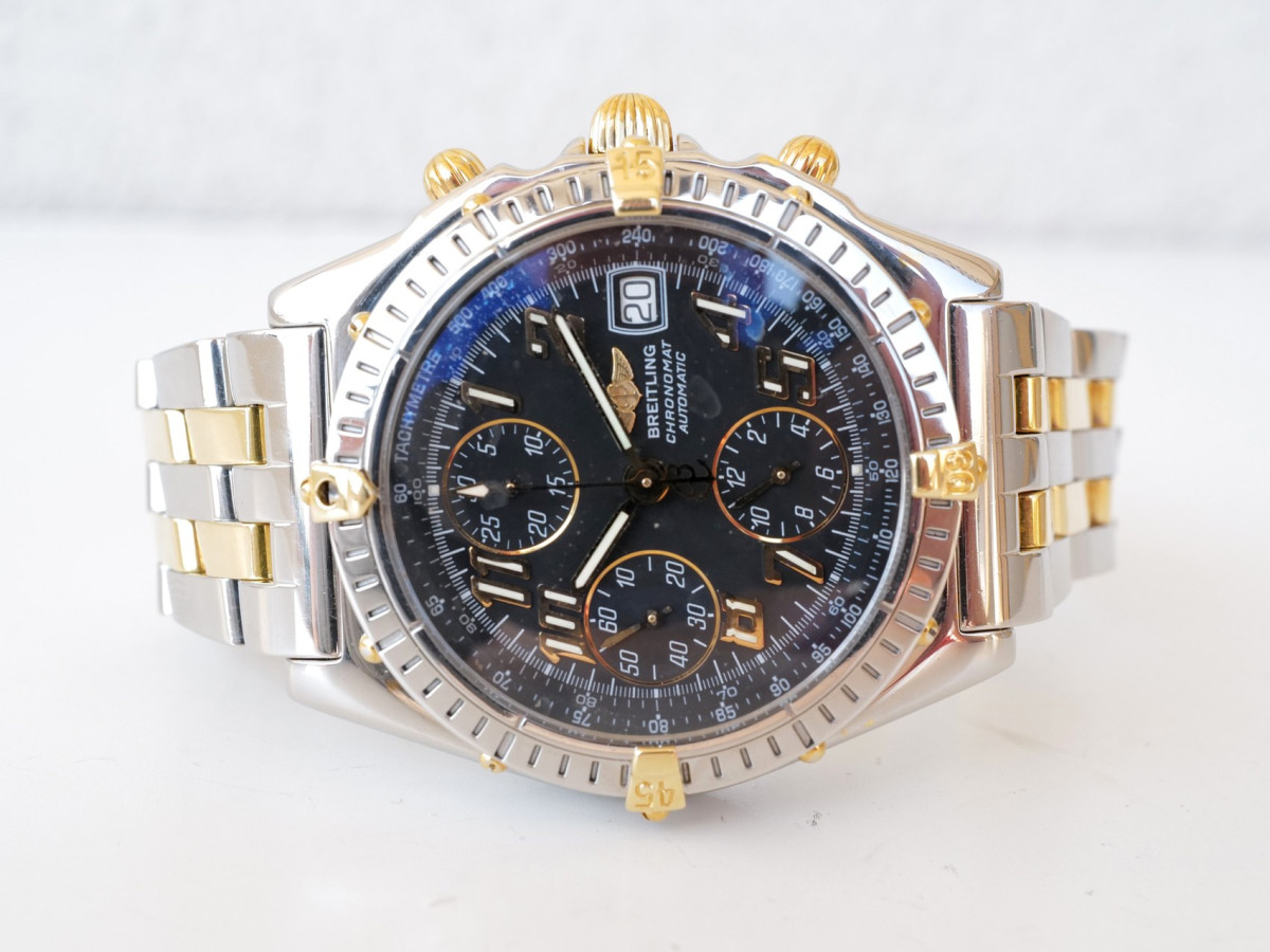 Швейцарський годинник Breitling Chronomat Chronograph Steel Gold 39