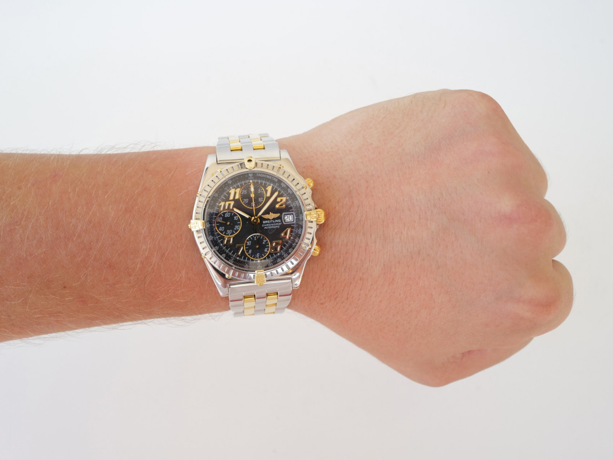 Швейцарський годинник Breitling Chronomat Chronograph Steel Gold 39