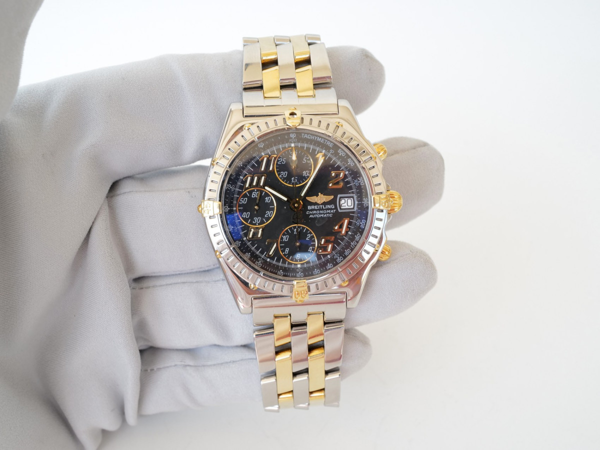 Швейцарський годинник Breitling Chronomat Chronograph Steel Gold 39