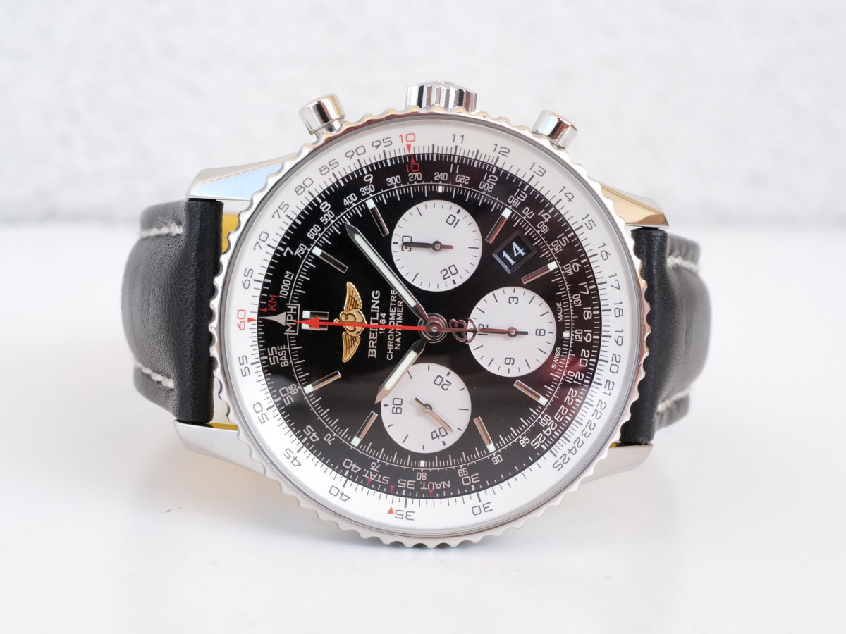 Швейцарський годинник Breitling Navitimer 01 Black Dial 43