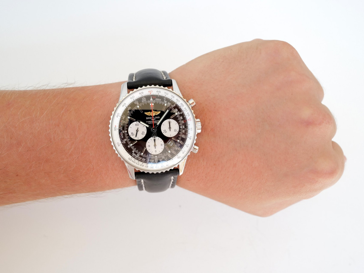 Швейцарський годинник Breitling Navitimer 01 Black Dial 43