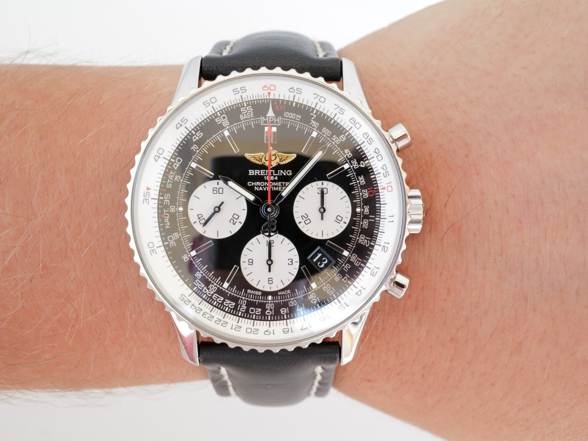 Швейцарський годинник Breitling Navitimer 01 Black Dial 43