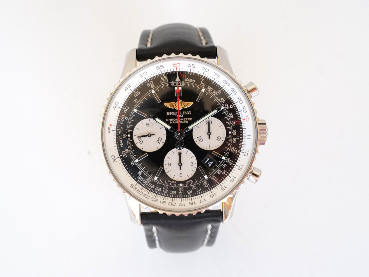 Швейцарський годинник Breitling Navitimer 01 Black Dial 43