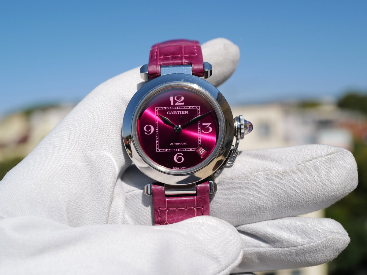 Швейцарський годинник Cartier Pasha C Christmas Limited Edition Raspberry Dial 35