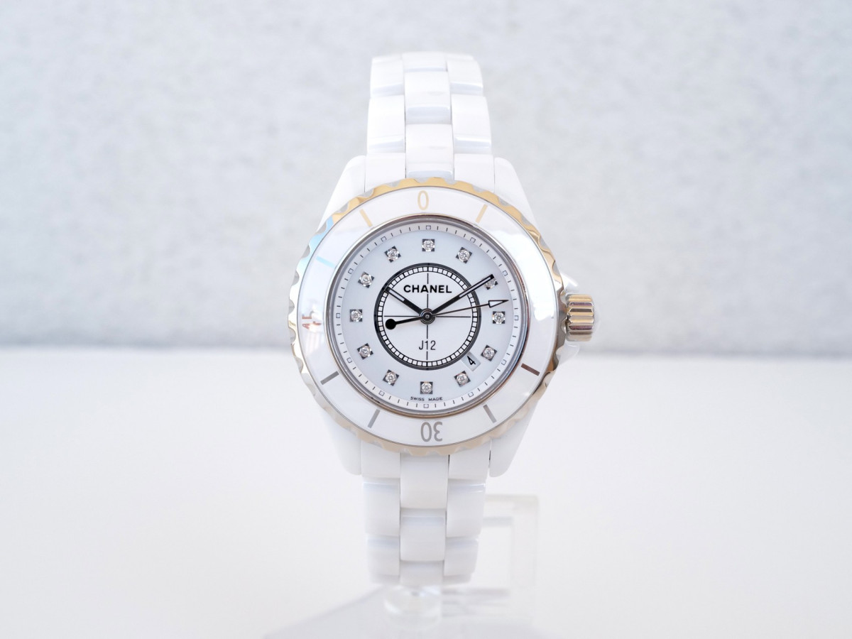 Швейцарские часы Chanel J12 Quartz White Ceramic Diamond Dial 33