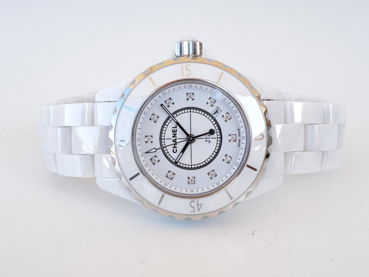 Швейцарские часы Chanel J12 Quartz White Ceramic Diamond Dial 33