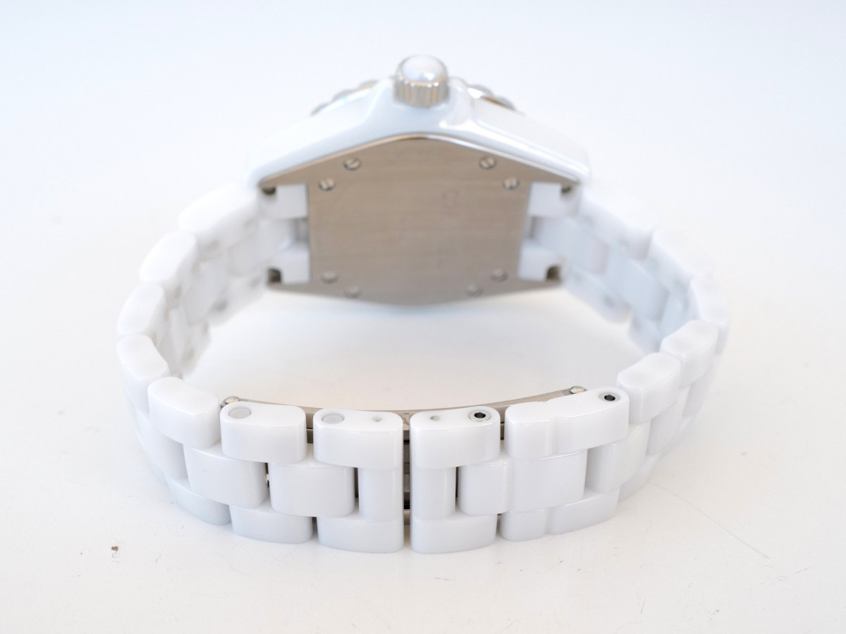 Швейцарские часы Chanel J12 Quartz White Ceramic Diamond Dial 33