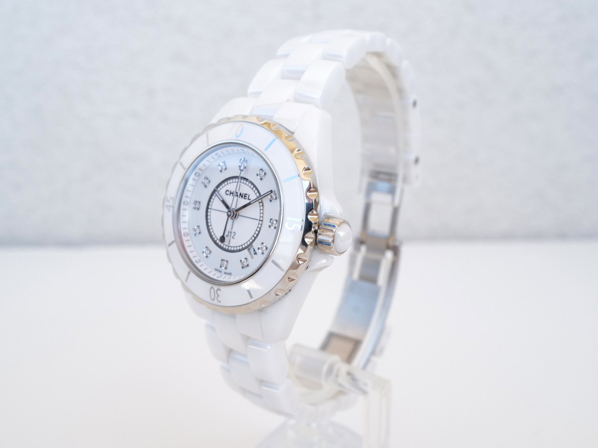 Швейцарские часы Chanel J12 Quartz White Ceramic Diamond Dial 33
