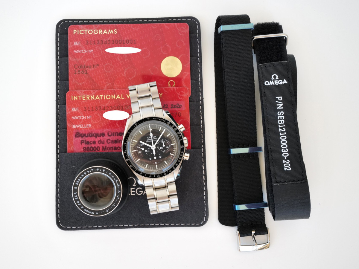 Швейцарские часы Omega Speedmaster Professional Moonwatch Hesalite 42