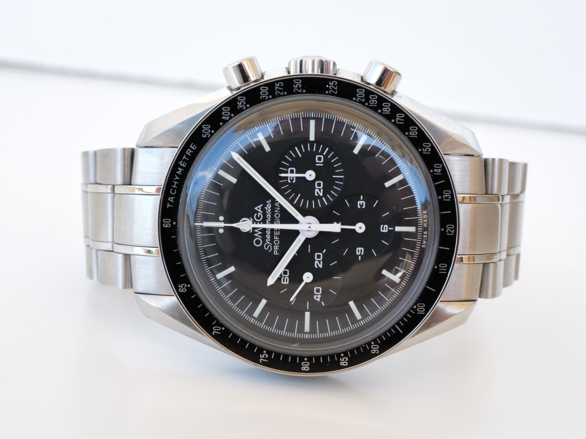 Швейцарские часы Omega Speedmaster Professional Moonwatch Hesalite 42