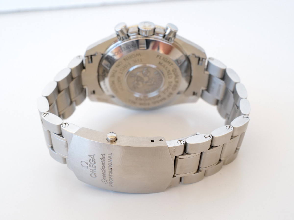 Швейцарские часы Omega Speedmaster Professional Moonwatch Hesalite 42