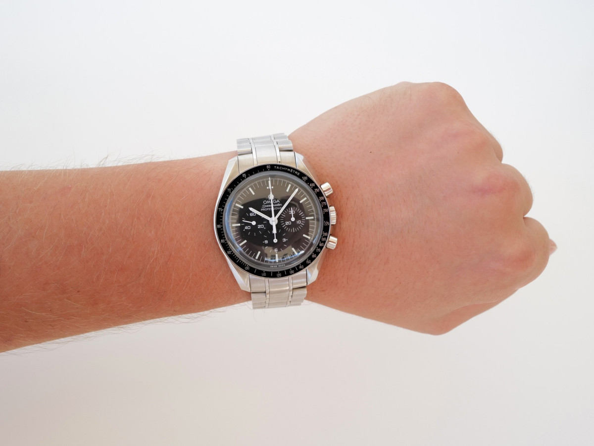 Швейцарские часы Omega Speedmaster Professional Moonwatch Hesalite 42