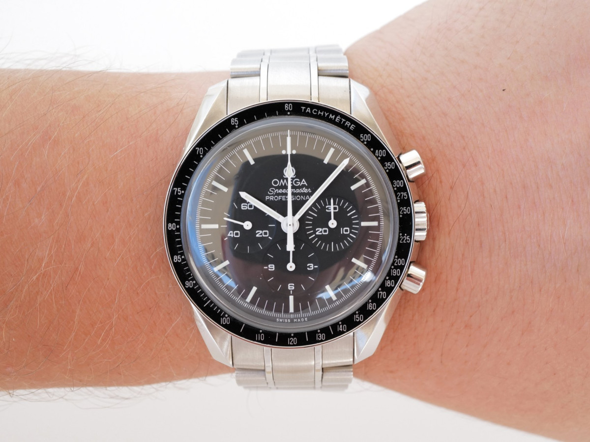 Швейцарские часы Omega Speedmaster Professional Moonwatch Hesalite 42