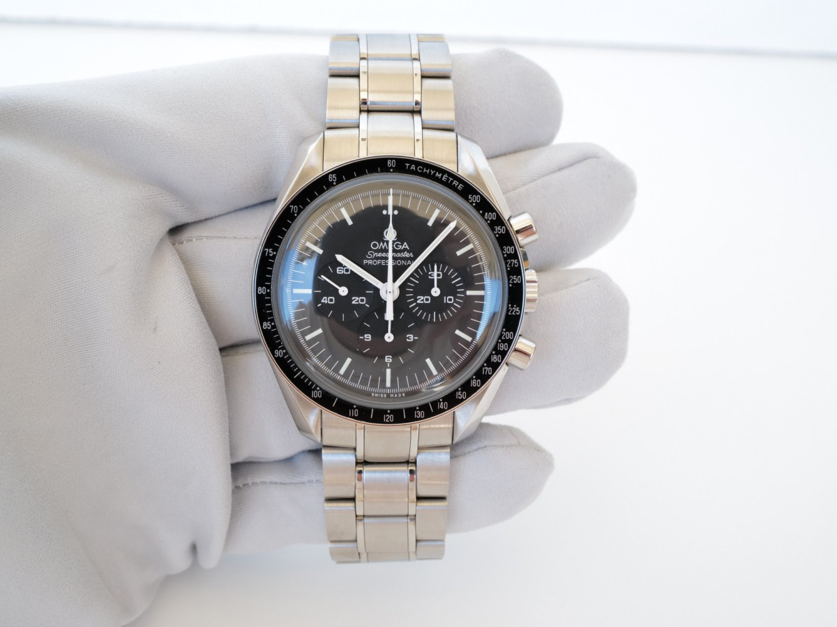 Швейцарские часы Omega Speedmaster Professional Moonwatch Hesalite 42