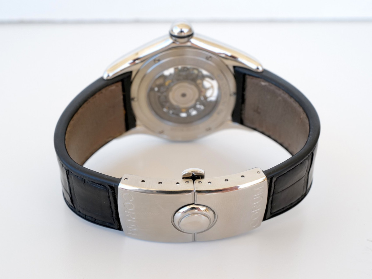 Швейцарський годинник Corum Bubble Black Skeleton 45