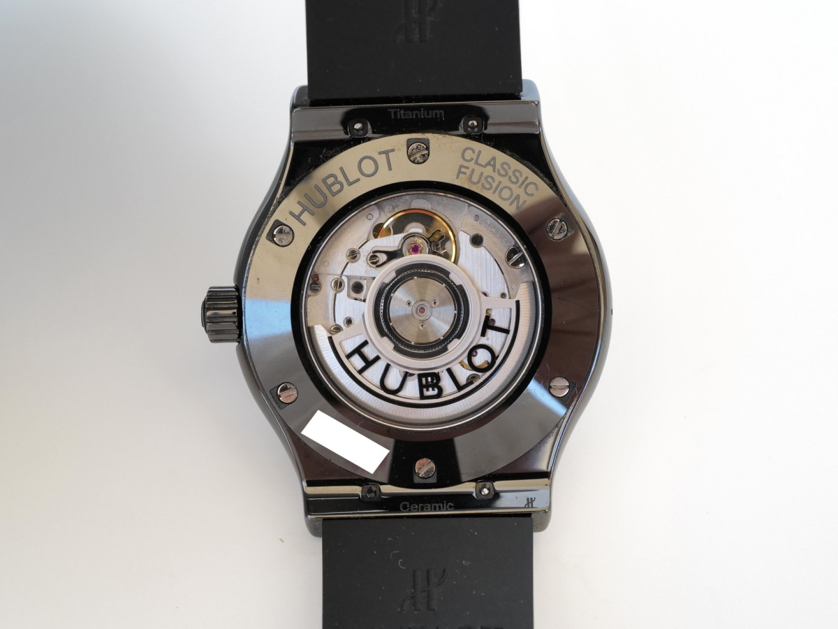 Швейцарские часы Hublot Classic Fusion Black Magic Carbon Fiber Dial 42