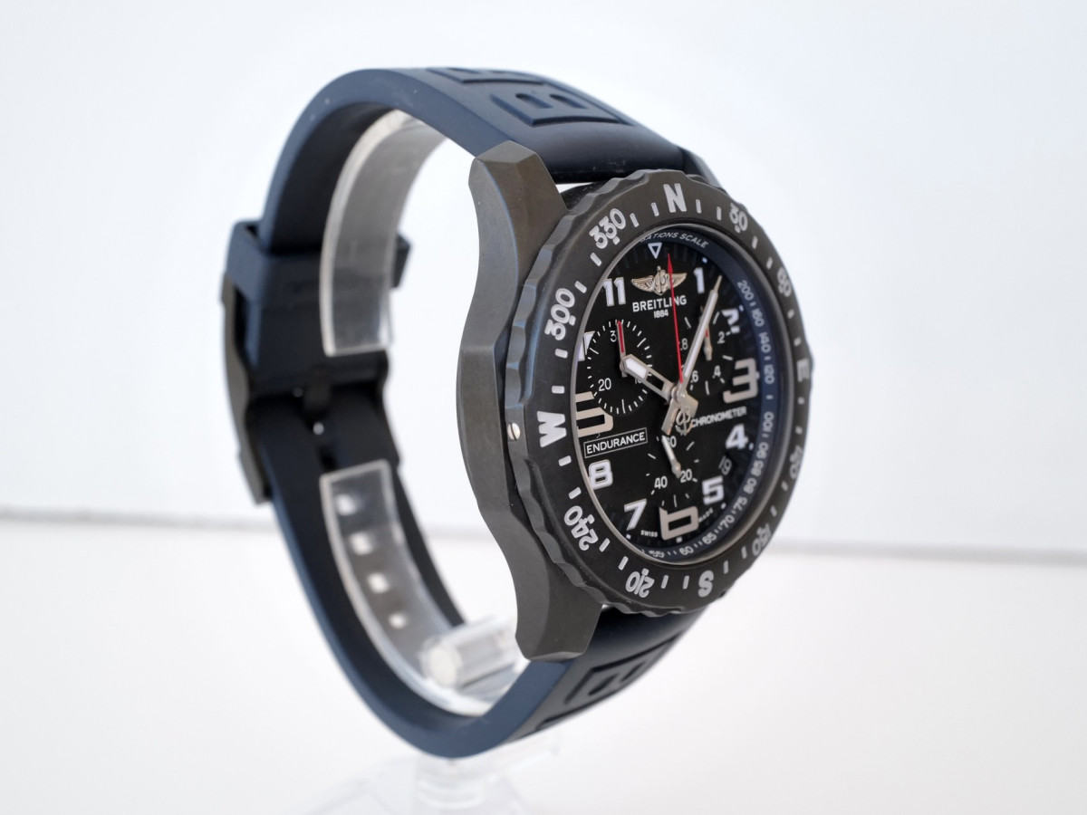 Швейцарський годинник Breitling Professional Endurance Pro 44