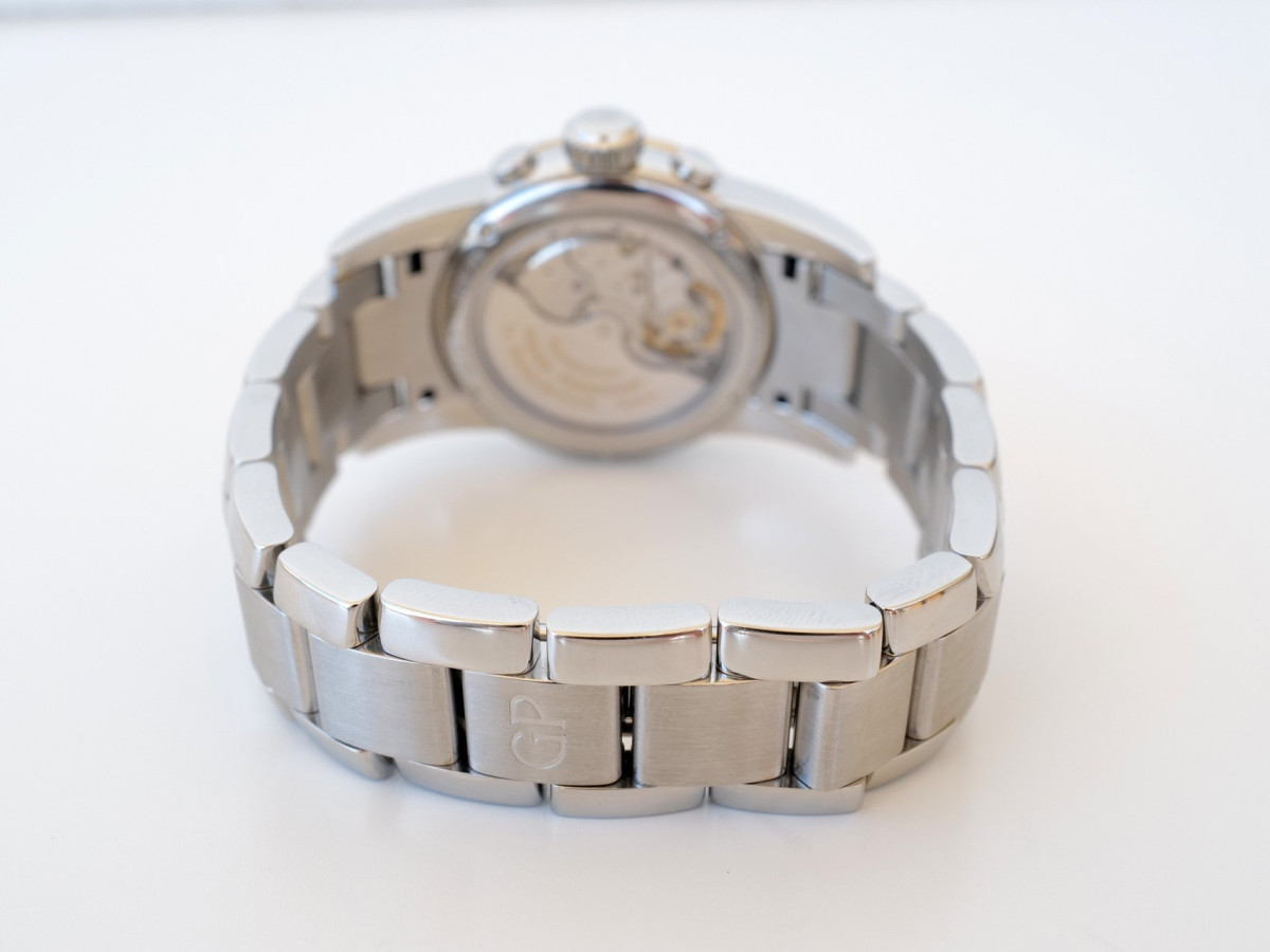 Швейцарський годинник Girard Perregaux Lady Chronograph MOP Diamond Dial Bezel 32