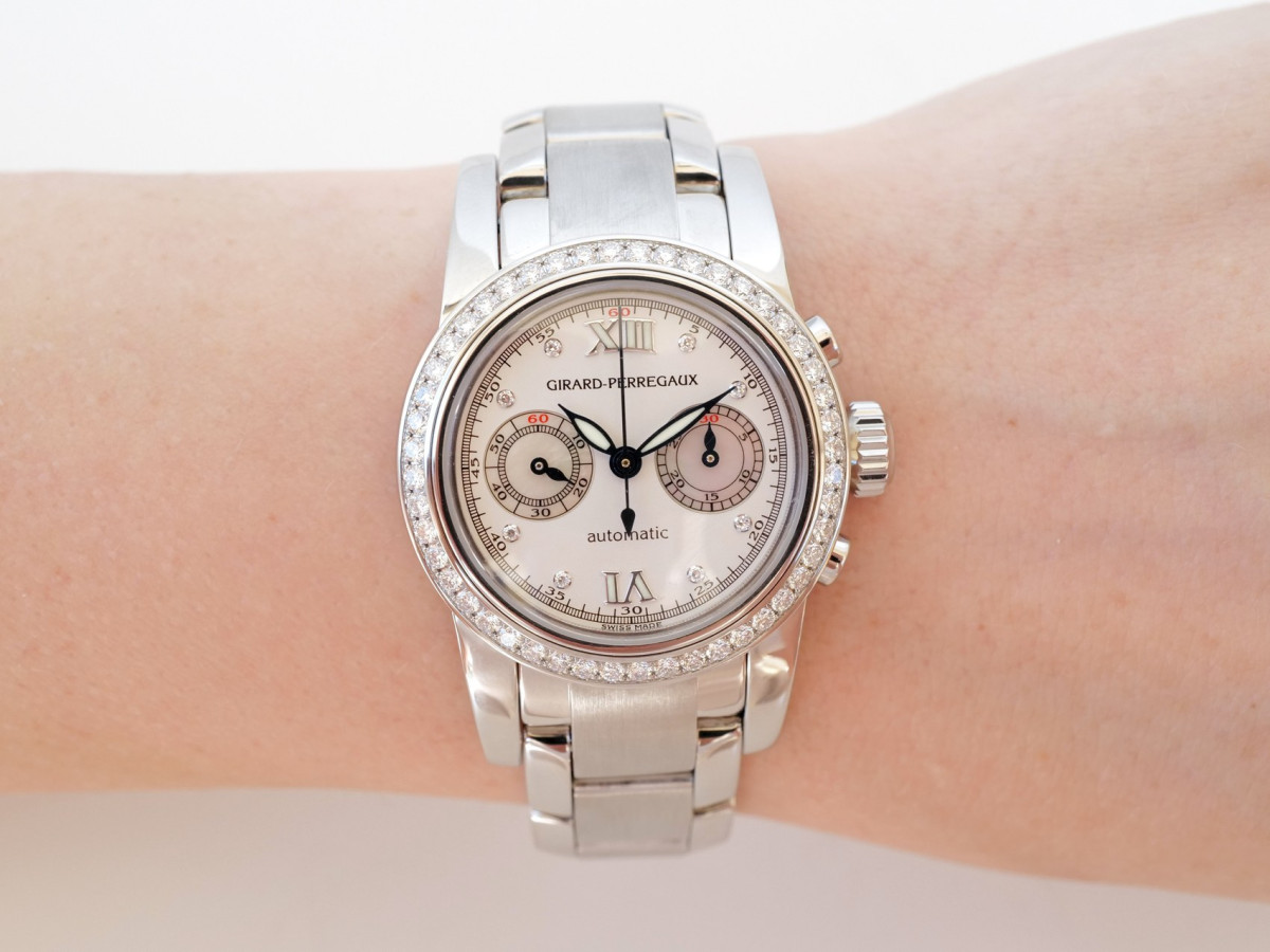 Швейцарський годинник Girard Perregaux Lady Chronograph MOP Diamond Dial Bezel 32