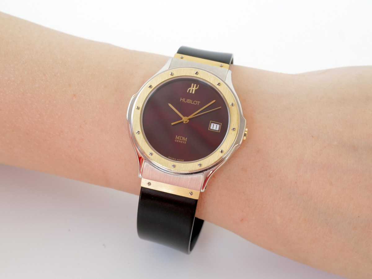 Швейцарские часы Hublot Classic MDM Geneve Quartz Steel 18K Yellow Gold 36