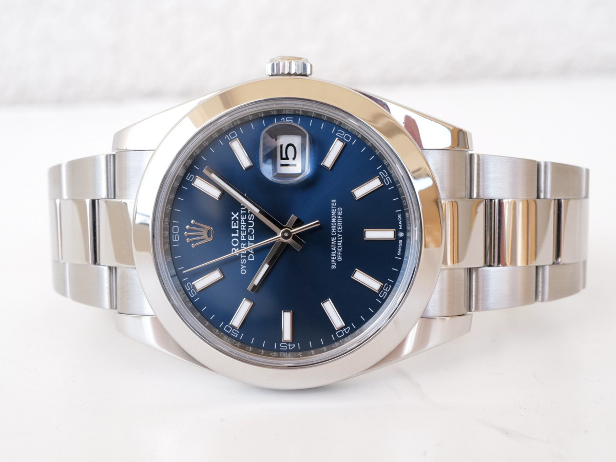 Швейцарские часы Rolex Datejust 41 Blue Dial Domed Bezel Oyster Bracelet (2023)