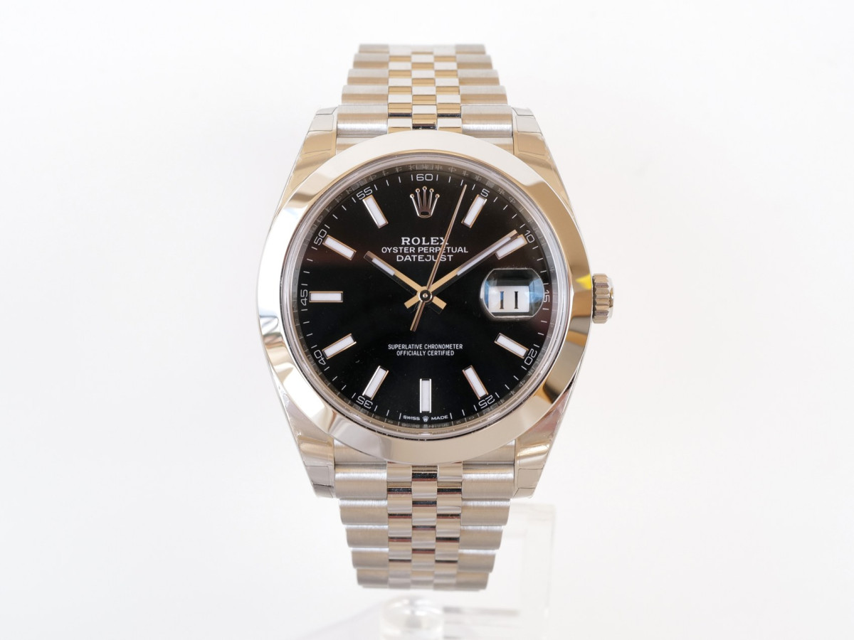 Швейцарський годинник Rolex Datejust 41 Black Dial Domed Bezel Jubilee Bracelet