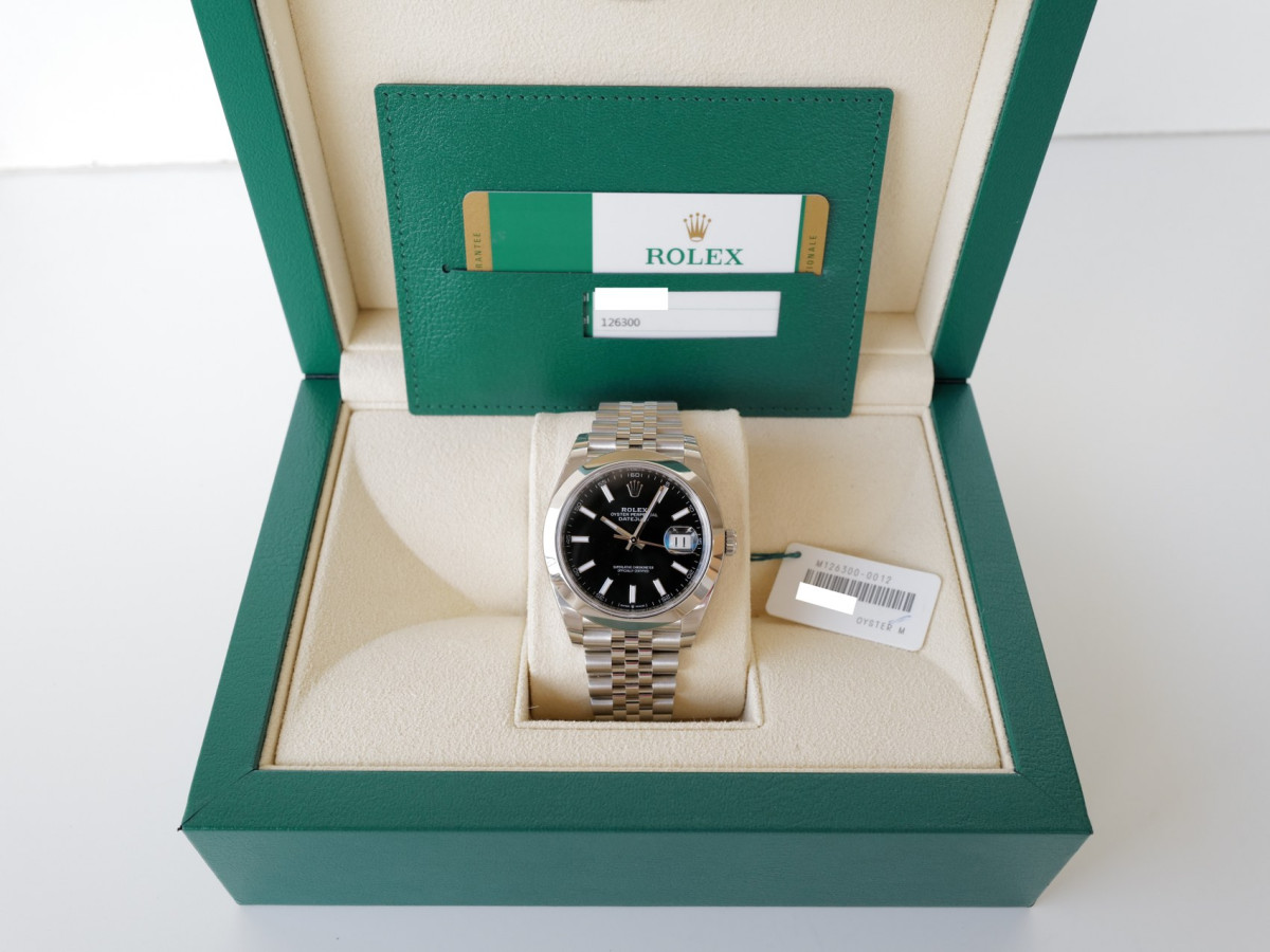 Швейцарський годинник Rolex Datejust 41 Black Dial Domed Bezel Jubilee Bracelet