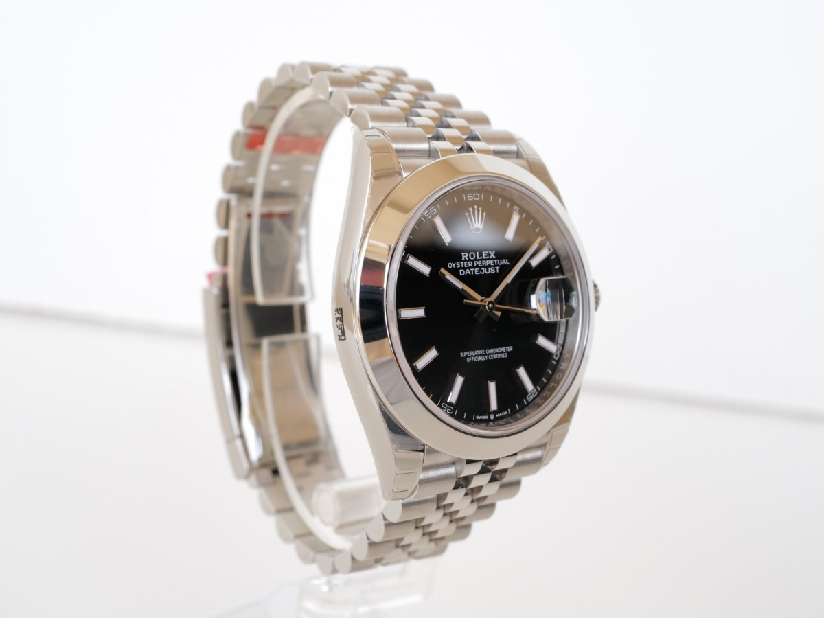 Швейцарський годинник Rolex Datejust 41 Black Dial Domed Bezel Jubilee Bracelet