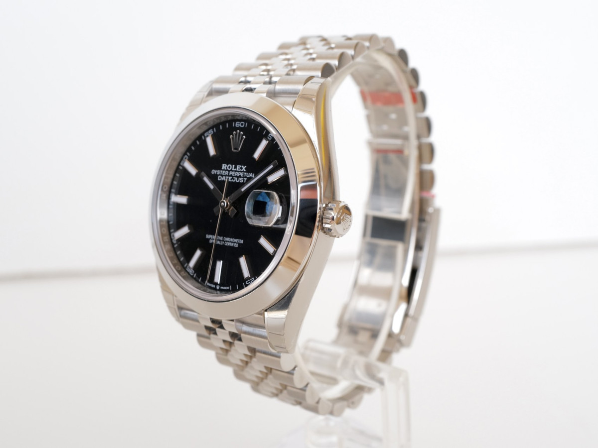 Швейцарський годинник Rolex Datejust 41 Black Dial Domed Bezel Jubilee Bracelet