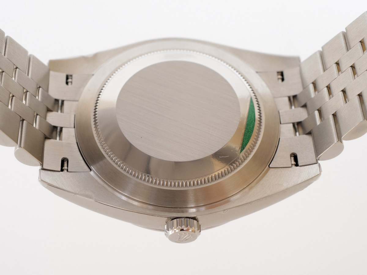 Швейцарський годинник Rolex Datejust 41 Black Dial Domed Bezel Jubilee Bracelet