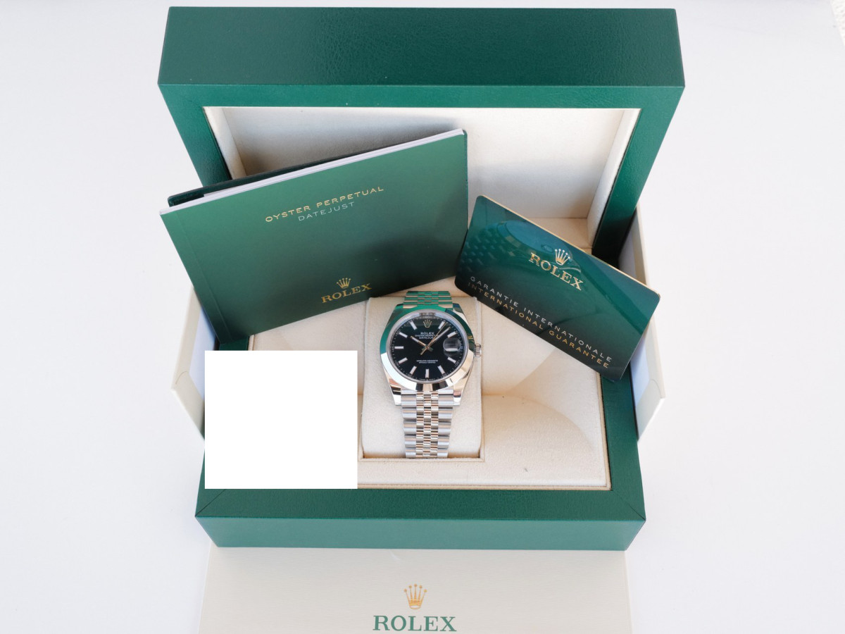 Швейцарський годинник Rolex Datejust 41 Blue Dial Domed Bezel Jubilee Bracelet (2022)