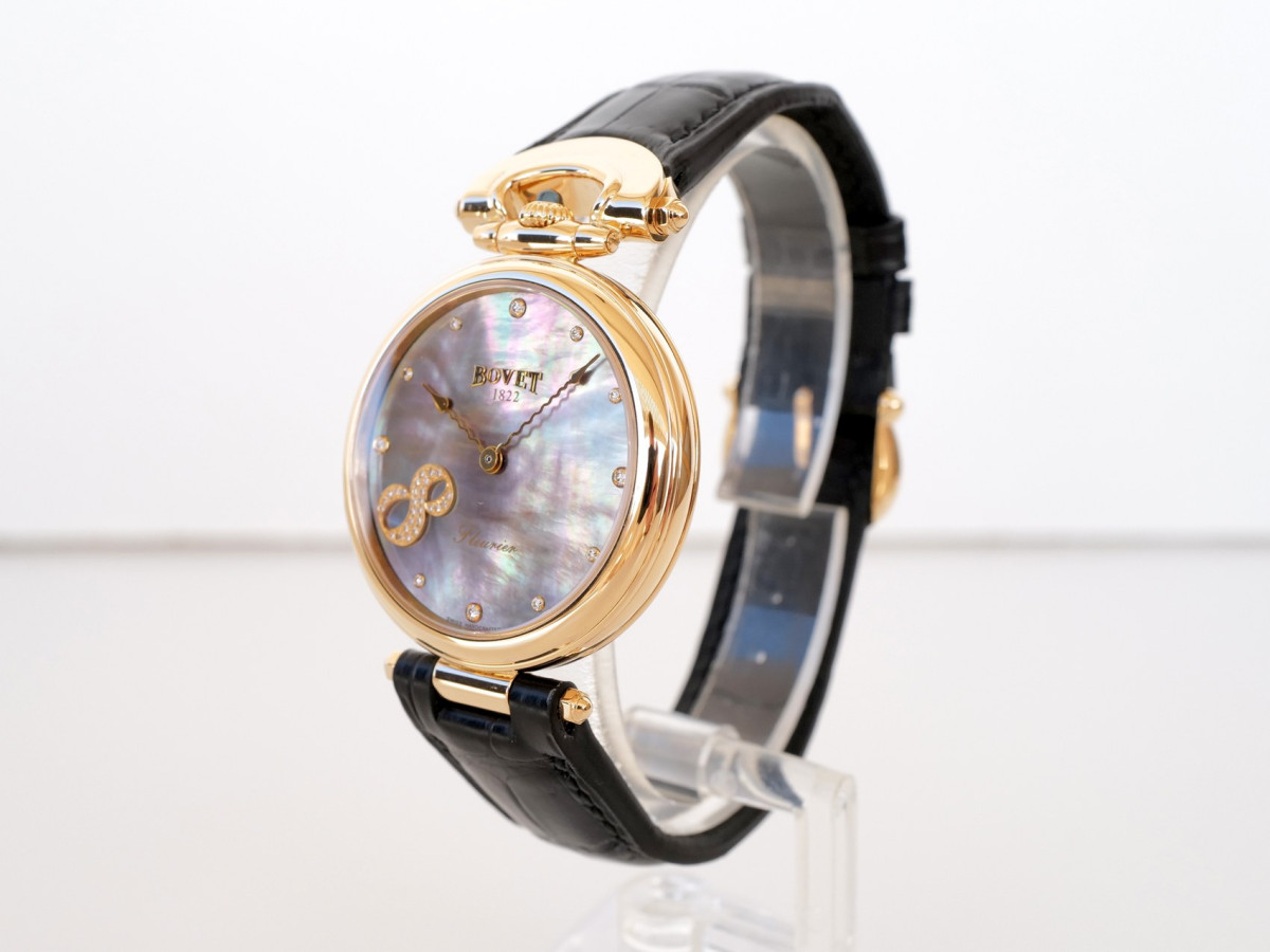 Швейцарские часы Bovet Fleurier Quartz MOP Dial Diamond Eight 34