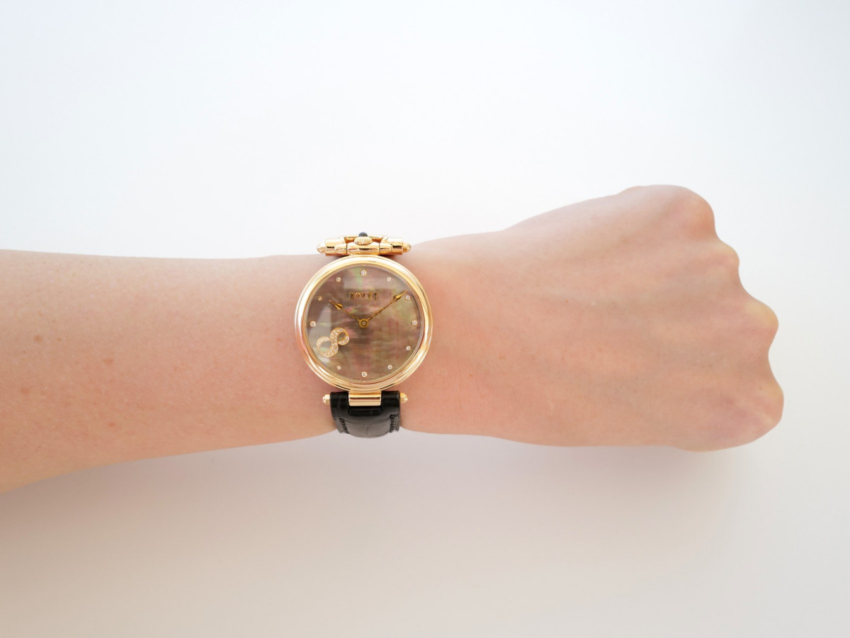 Швейцарские часы Bovet Fleurier Quartz MOP Dial Diamond Eight 34