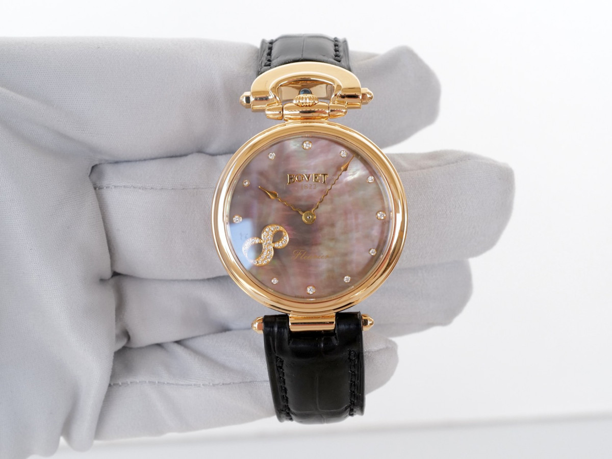 Швейцарские часы Bovet Fleurier Quartz MOP Dial Diamond Eight 34