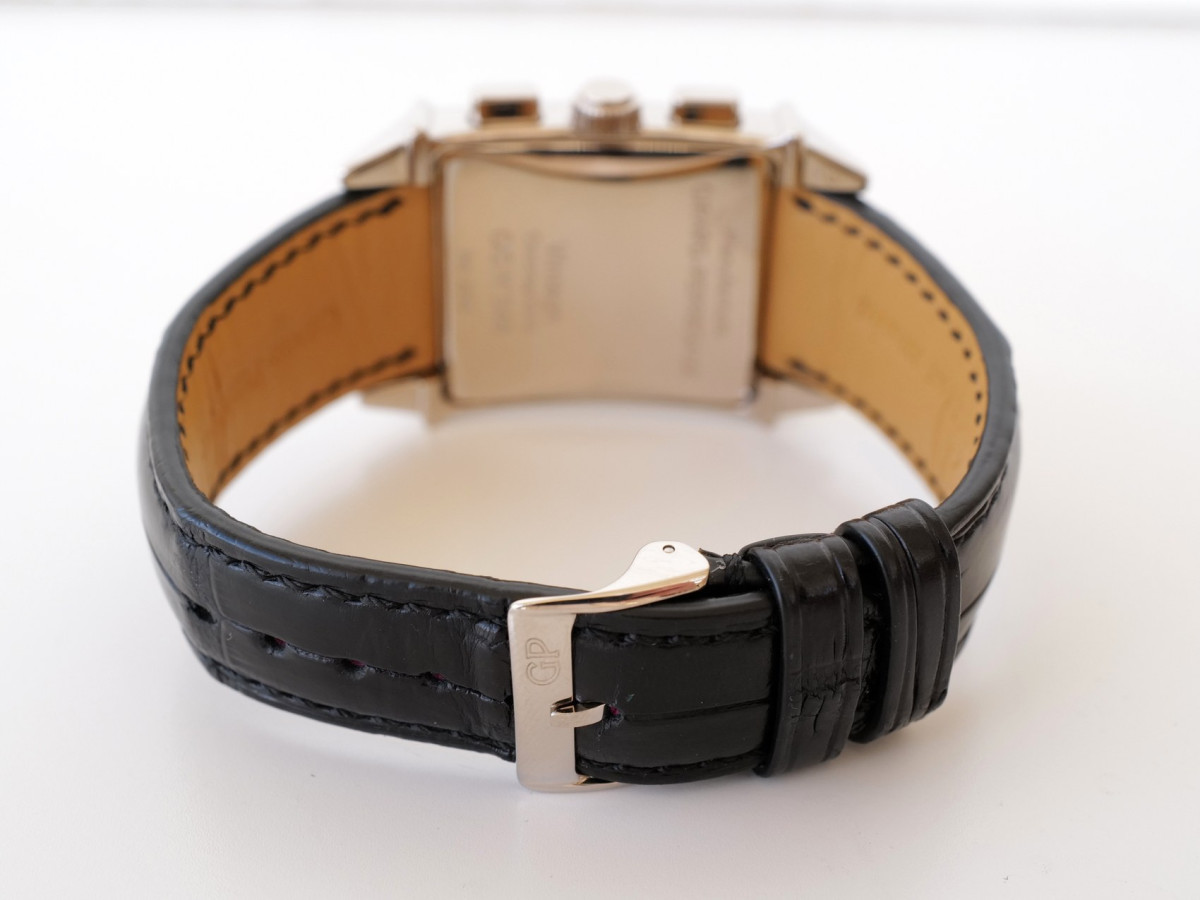 Швейцарские часы Girard Perregaux Vintage 1945 Chronograph 18K White Gold Black Dial