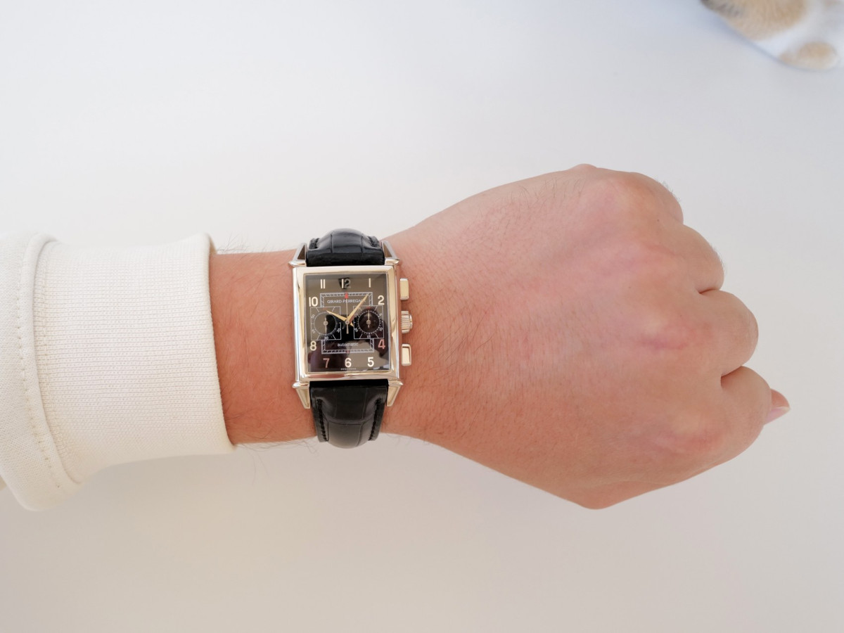 Швейцарские часы Girard Perregaux Vintage 1945 Chronograph 18K White Gold Black Dial