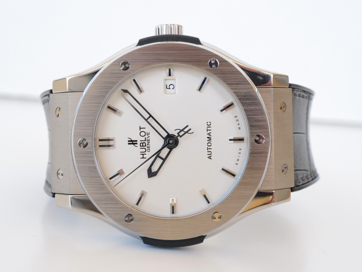 Швейцарские часы Hublot Classic Fusion Titanium Opalin 45