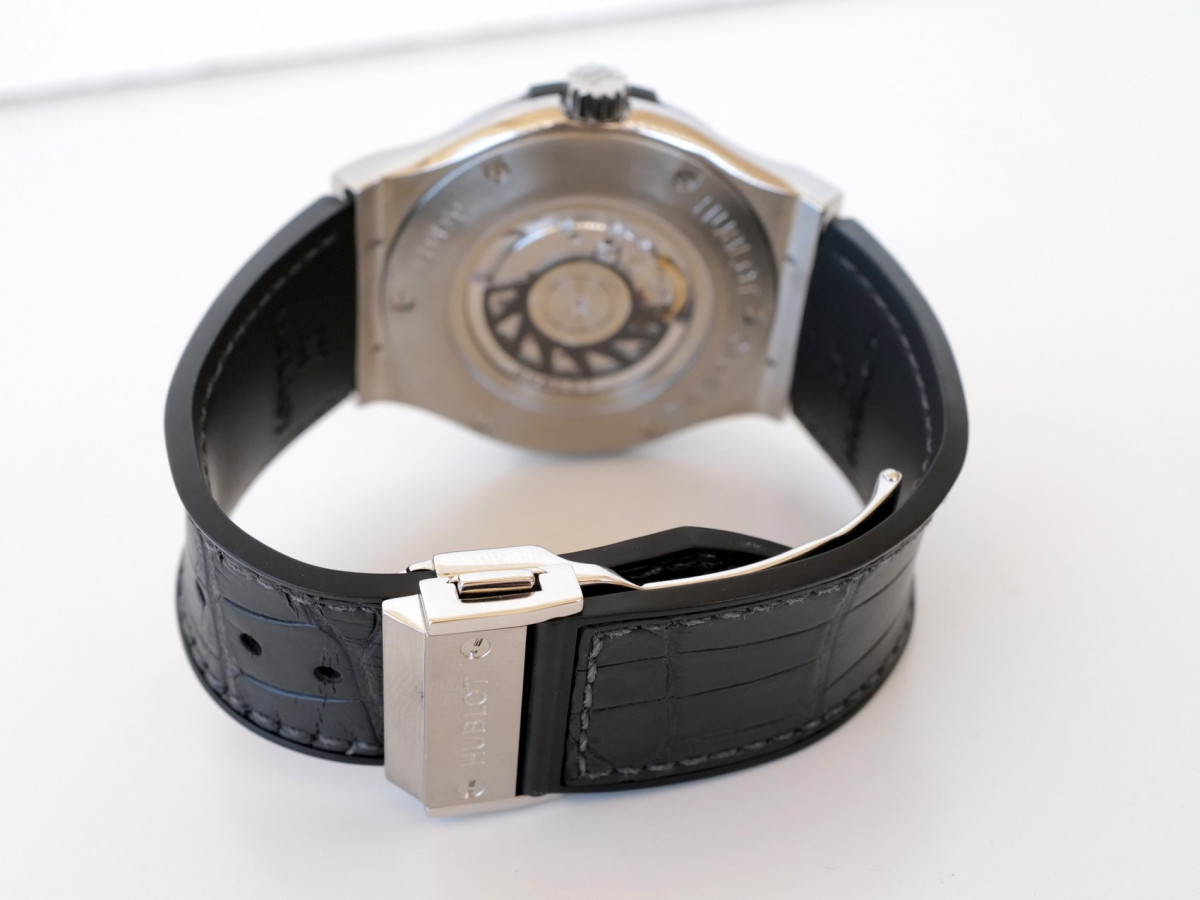 Швейцарские часы Hublot Classic Fusion Titanium Opalin 45