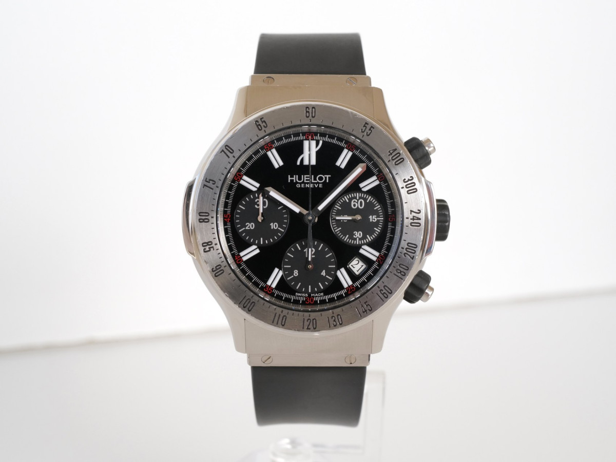 Швейцарские часы Hublot Super B Black Magic Flyback Chronograph 42
