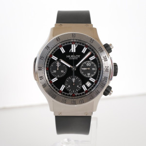 Швейцарские часы Hublot Super B Black Magic Flyback Chronograph 42