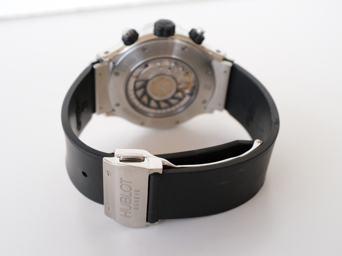 Швейцарские часы Hublot Super B Black Magic Flyback Chronograph 42