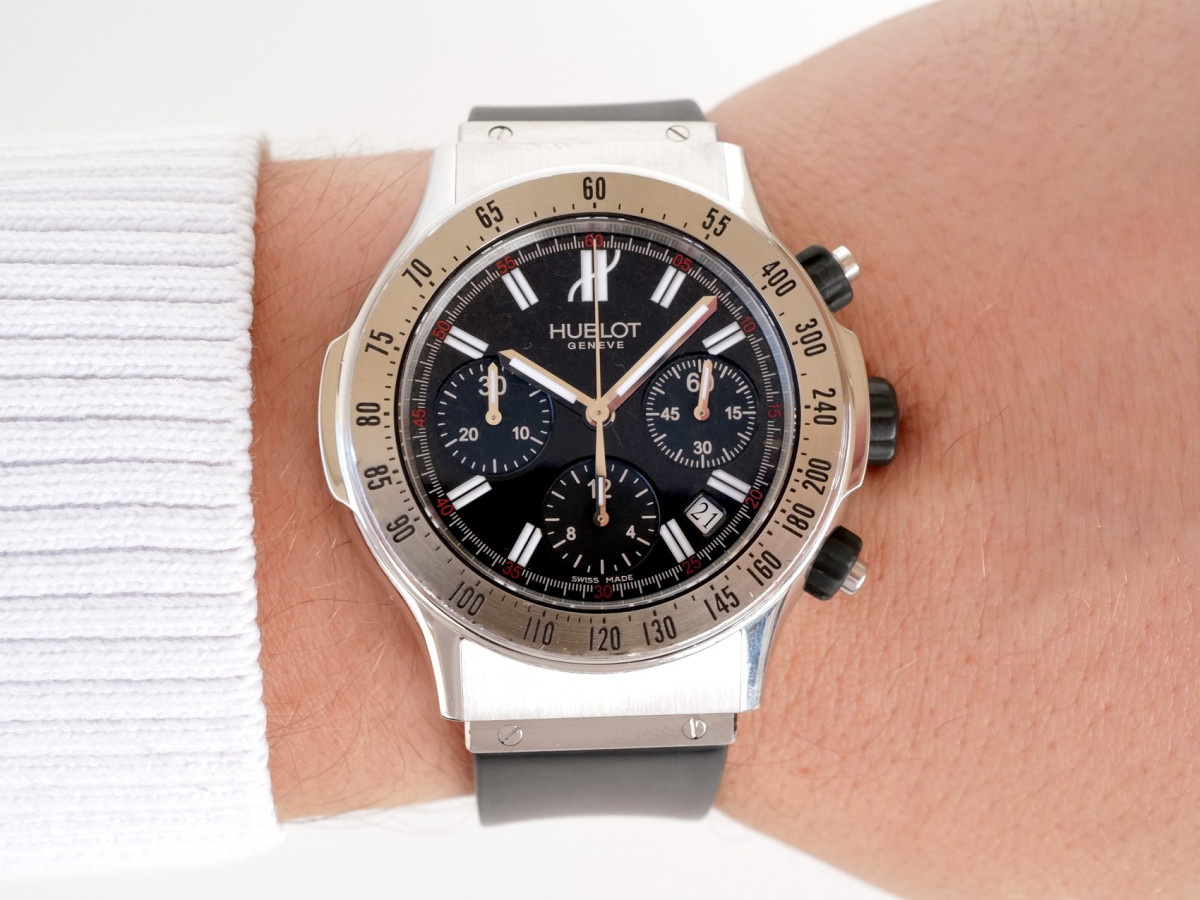 Швейцарские часы Hublot Super B Black Magic Flyback Chronograph 42