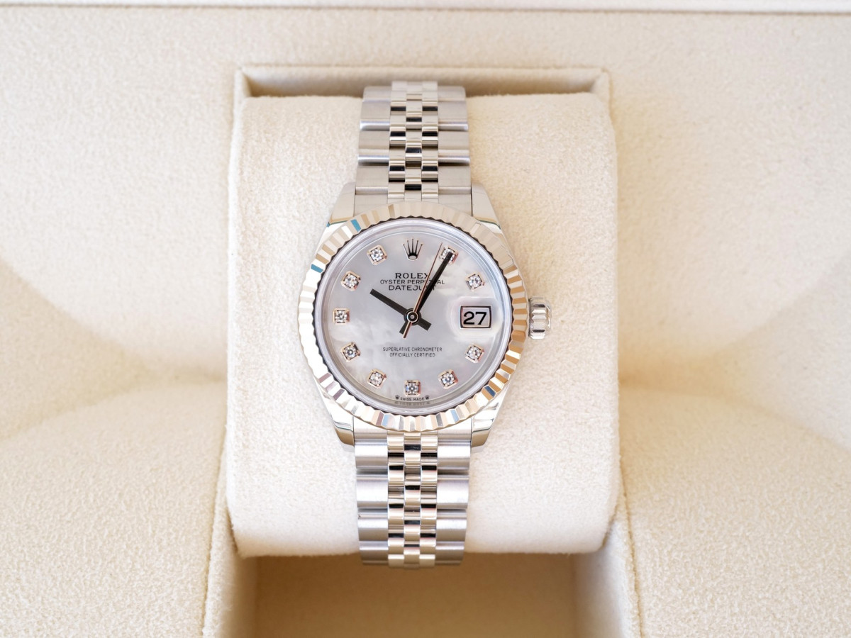 Швейцарський годинник Rolex Lady-Datejust 28 Jubilee Steel 18K White Gold MOP Diamond Dial