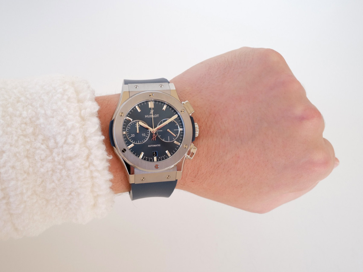 Швейцарские часы Hublot Classic Fusion Chronograph Titanium Blue 45