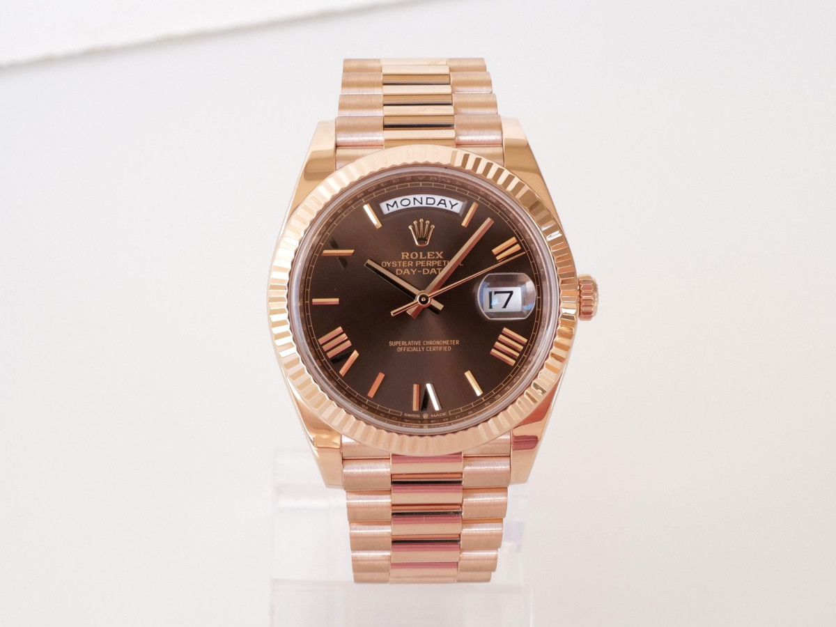 Швейцарський годинник Rolex Day-Date 40 Rose Gold 18K Chocolate Brown Roman Dial