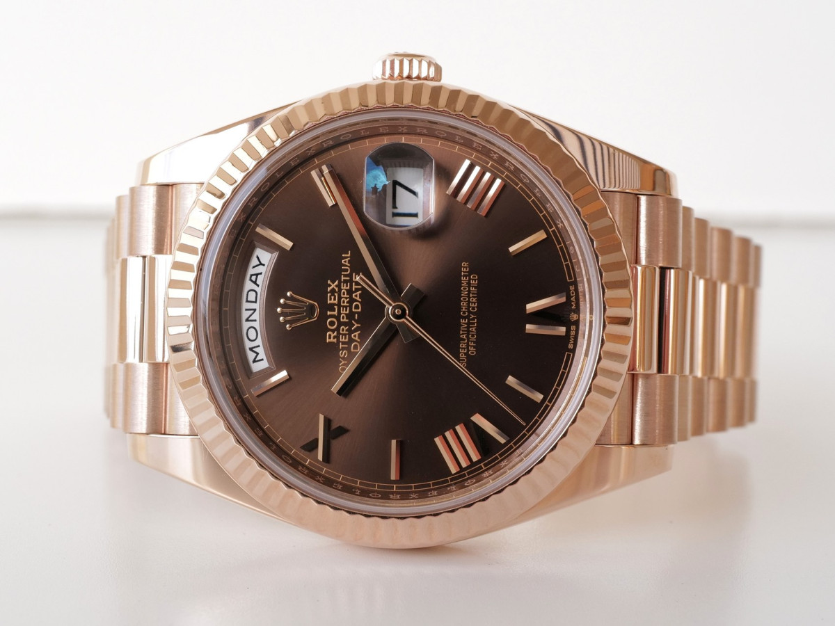 Швейцарський годинник Rolex Day-Date 40 Rose Gold 18K Chocolate Brown Roman Dial
