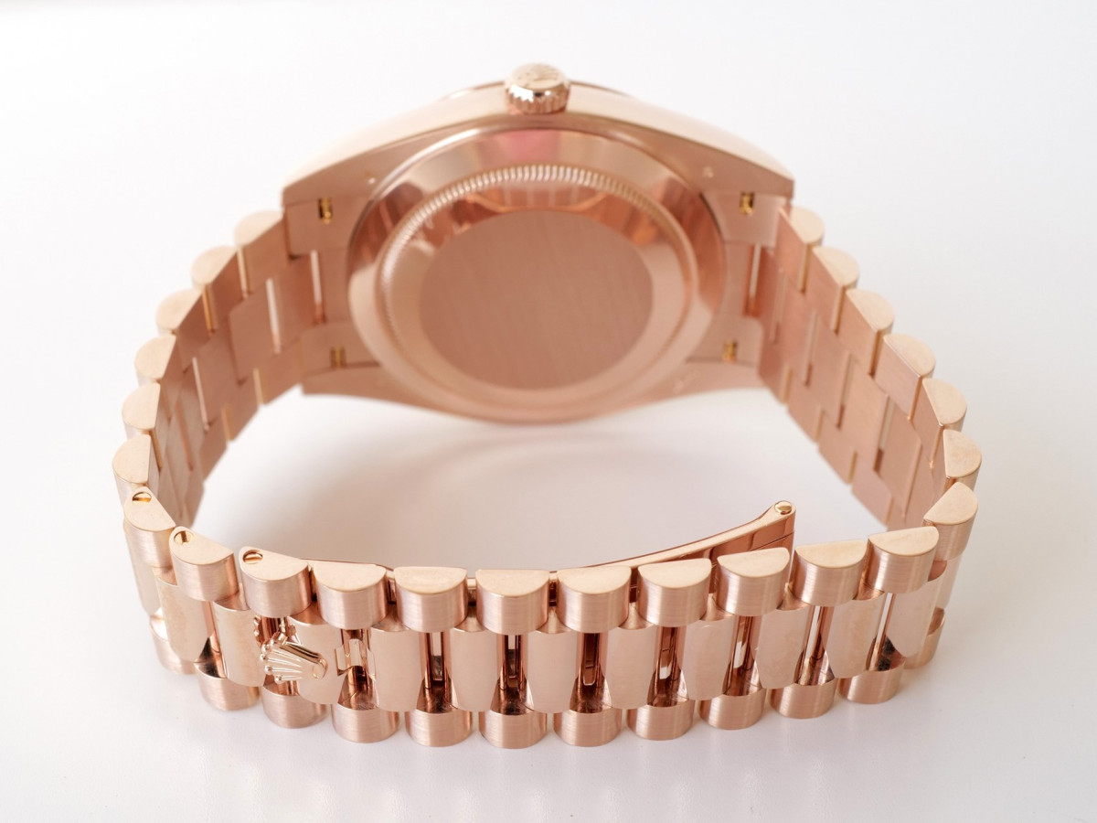 Швейцарський годинник Rolex Day-Date 40 Rose Gold 18K Chocolate Brown Roman Dial