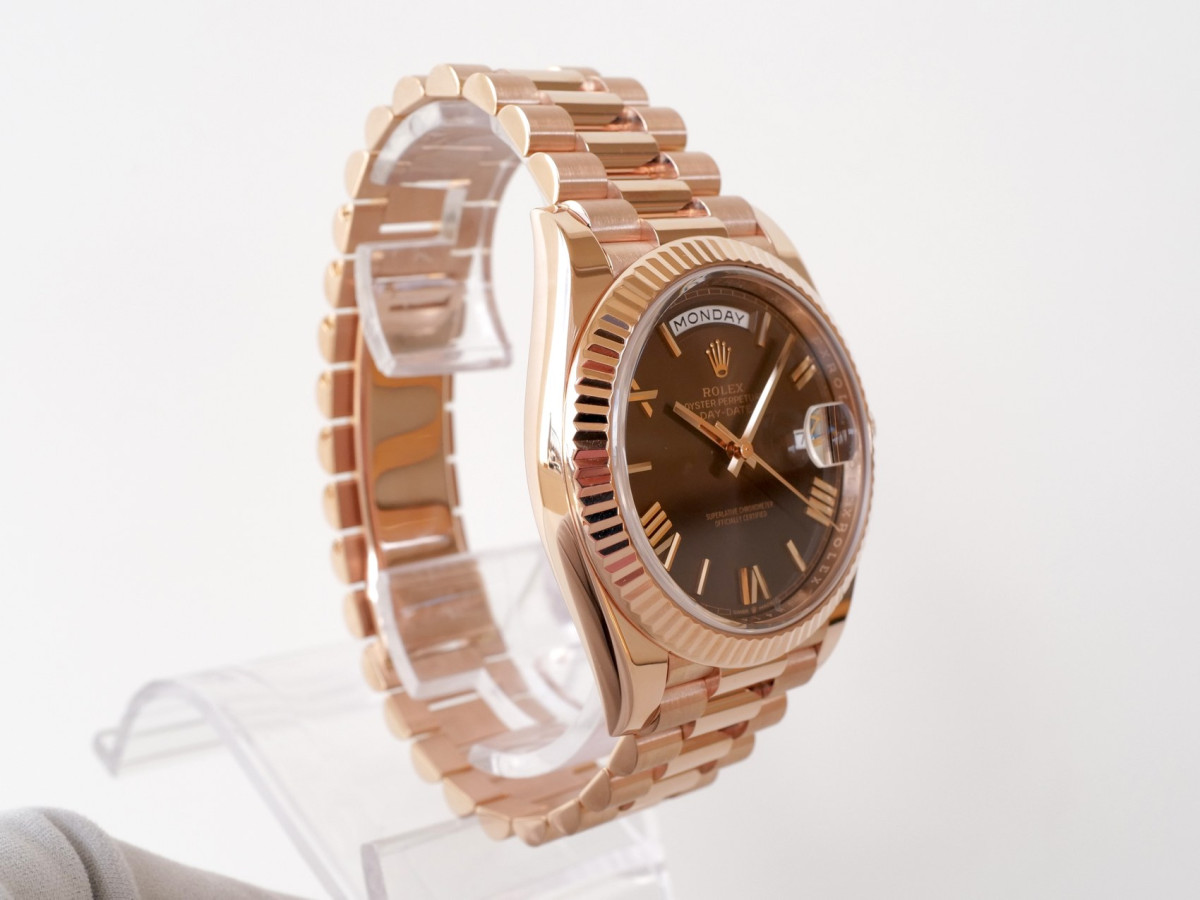 Швейцарський годинник Rolex Day-Date 40 Rose Gold 18K Chocolate Brown Roman Dial