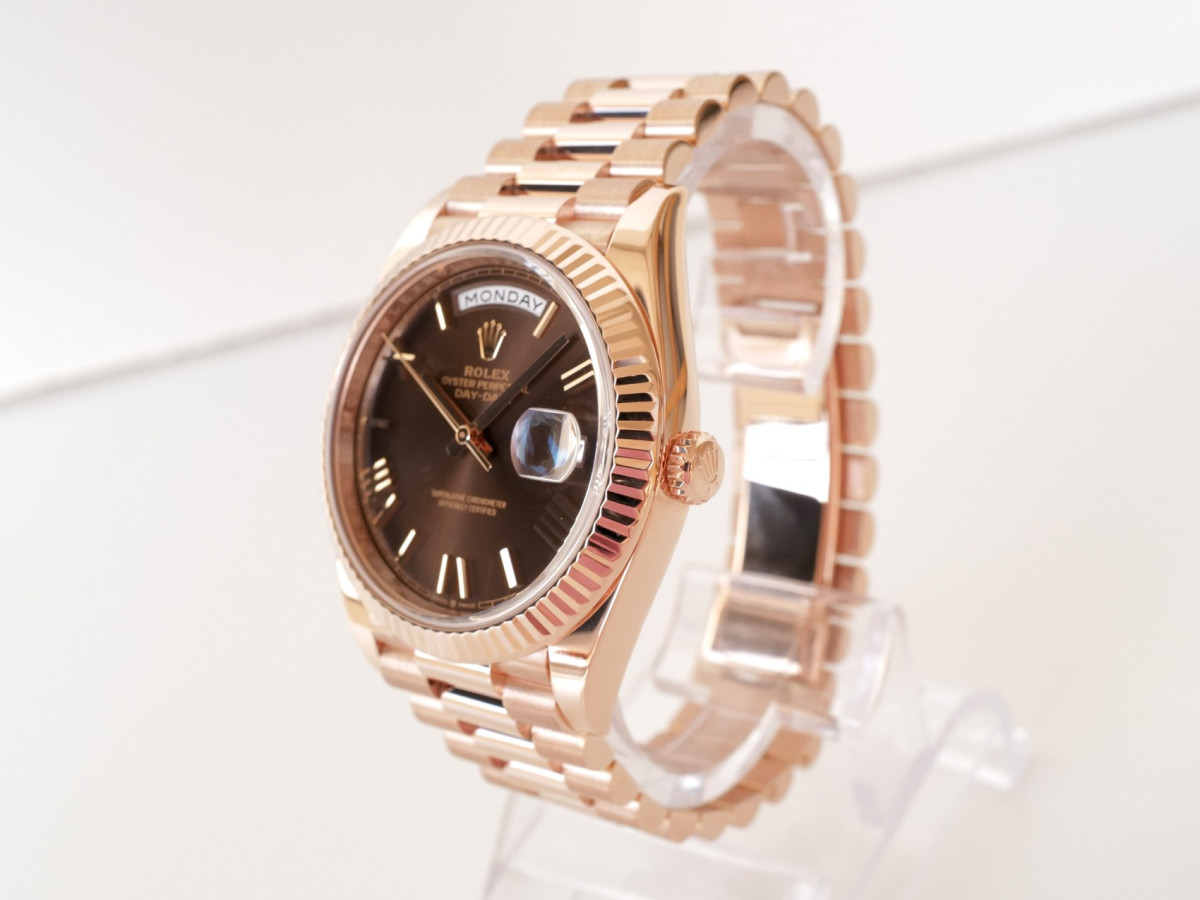 Швейцарський годинник Rolex Day-Date 40 Rose Gold 18K Chocolate Brown Roman Dial