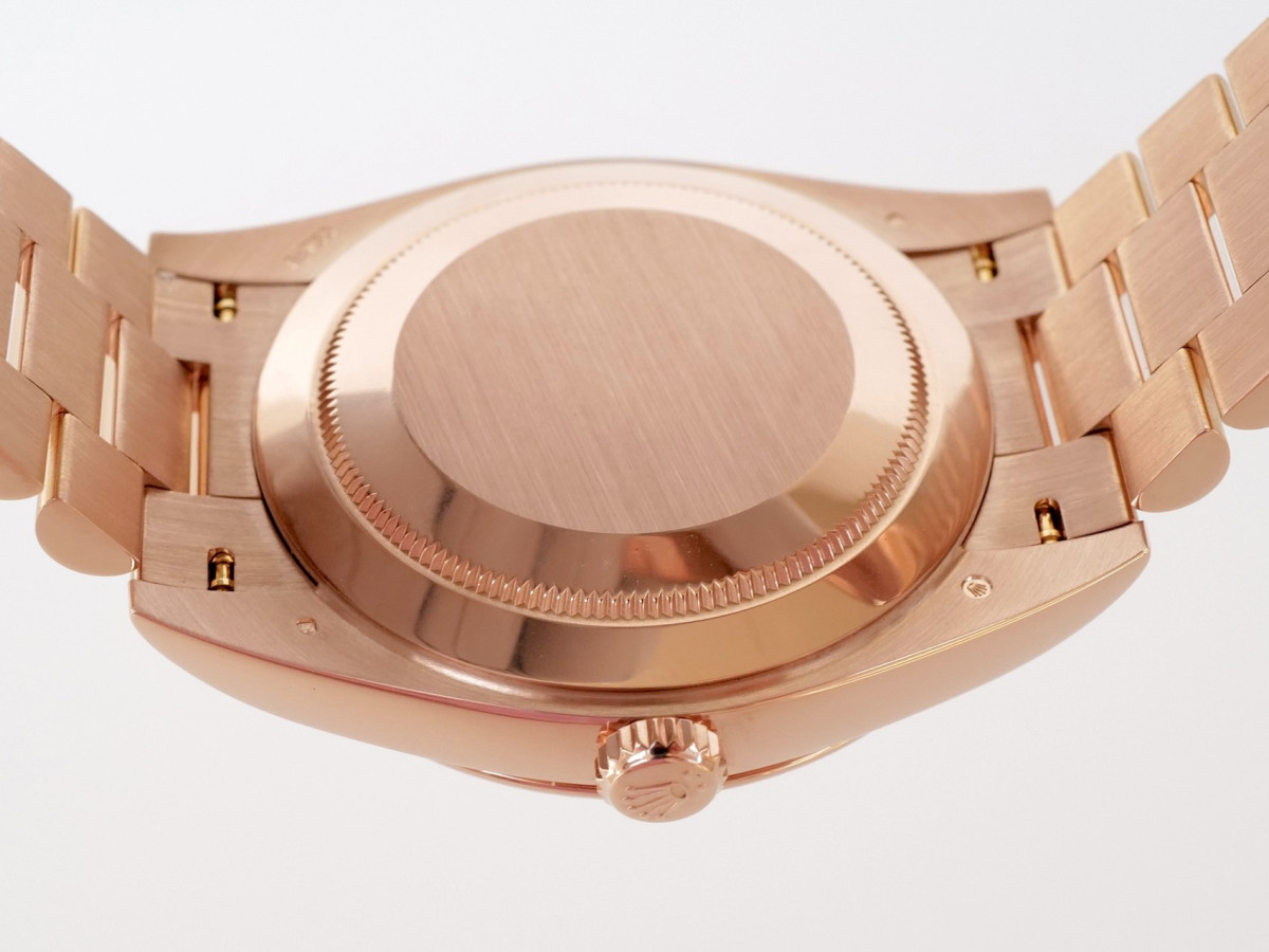 Швейцарський годинник Rolex Day-Date 40 Rose Gold 18K Chocolate Brown Roman Dial